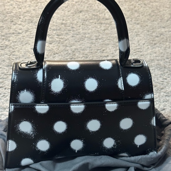 BALENCIAGA
Women Hourglass Polka Dot Leather Tote Shoulder Bag Black - Picture 2 of 7